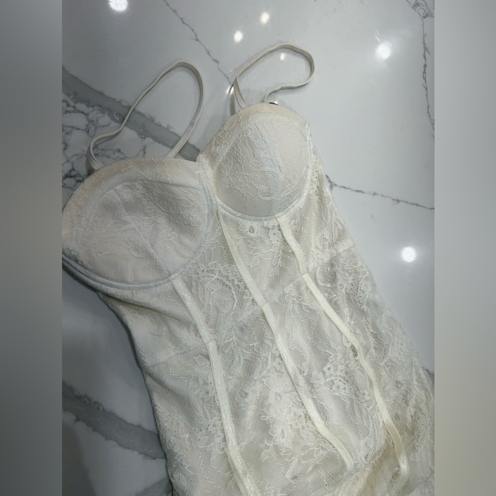 STUNNING LACE DRESS SIZE 4 - Picture 6 of 15